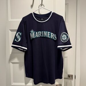 Seattle Mariners women’s top